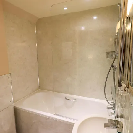 Abbots Reading Mews 2 Lakeside