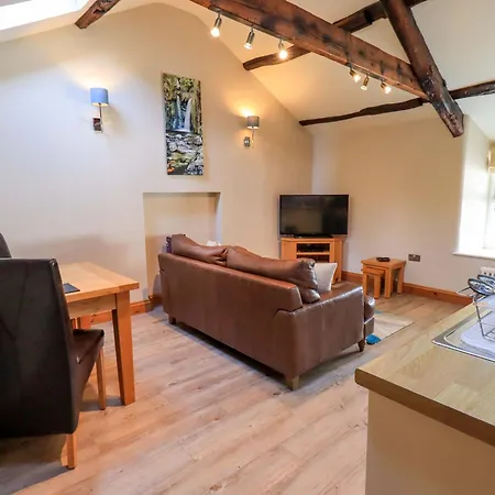 Abbots Reading Mews 2 *