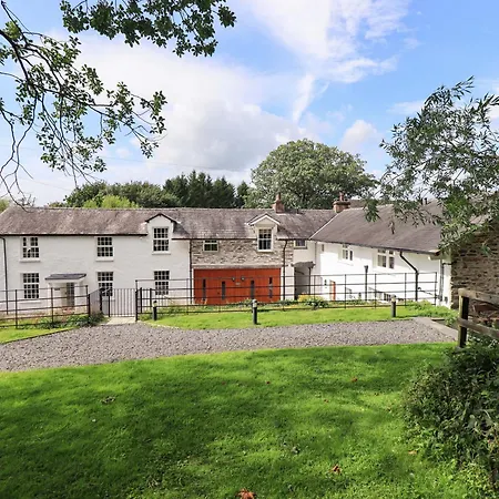 Abbots Reading Mews 2 * Lakeside