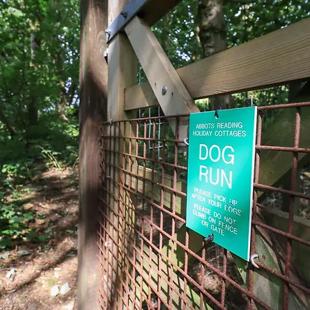 Holiday home Abbots Reading Mews 2