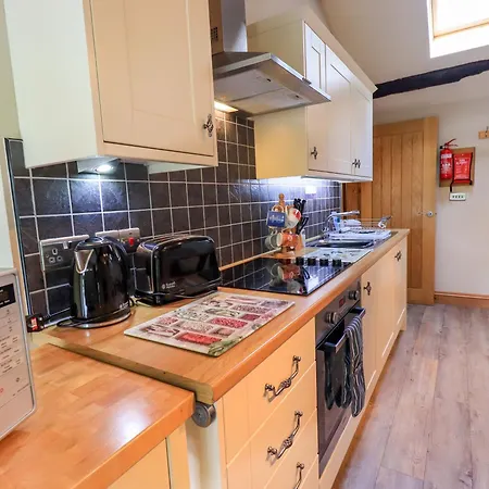 Holiday home Abbots Reading Mews 2