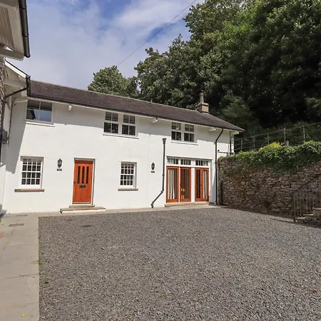 Abbots Reading Mews 2 Lakeside