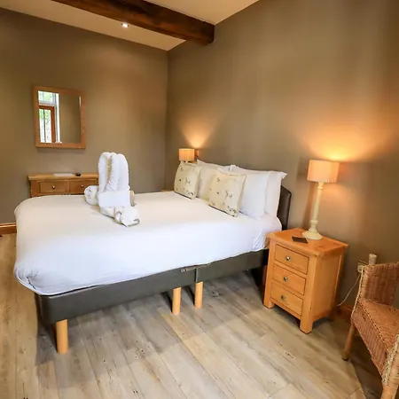 Holiday home Abbots Reading Mews 2