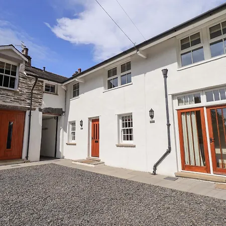 Abbots Reading Mews 2 * Lakeside