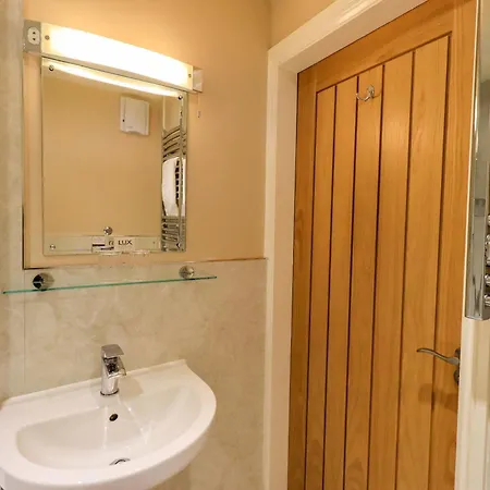 Holiday home Abbots Reading Mews 2 *